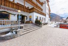 Hotel Frida - Parkplatz und Zugangsweg